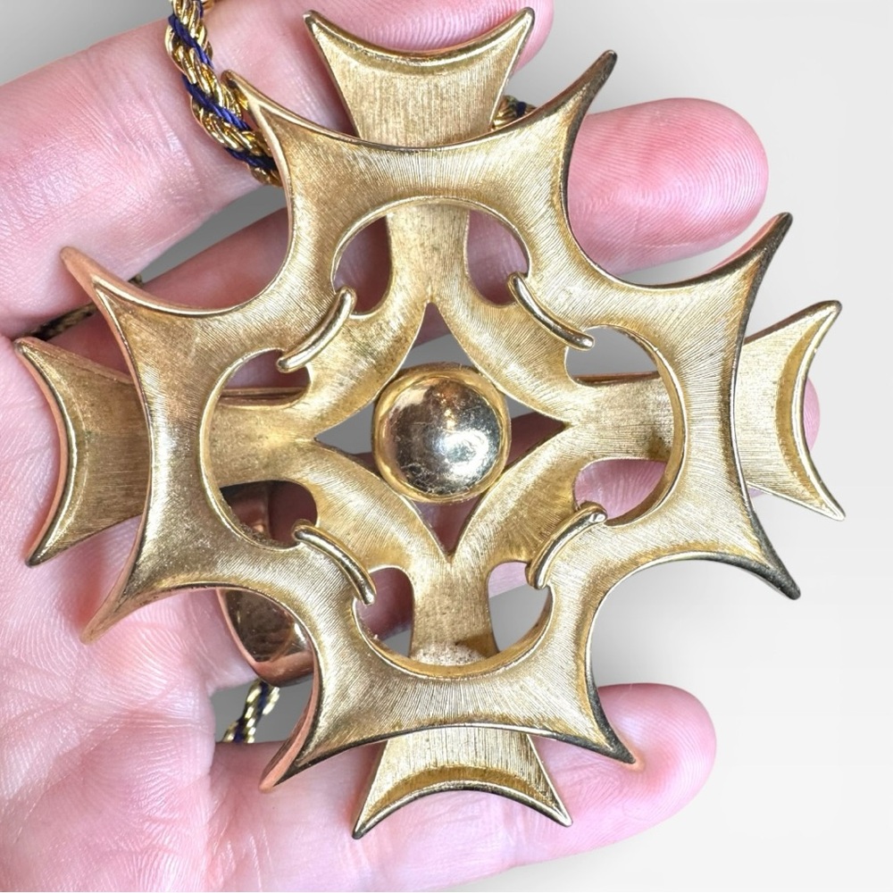 CROWN TRIFARI Vintage 1960s Dimensional Maltese Cross Brooch/Pendant - Picture 6 of 9